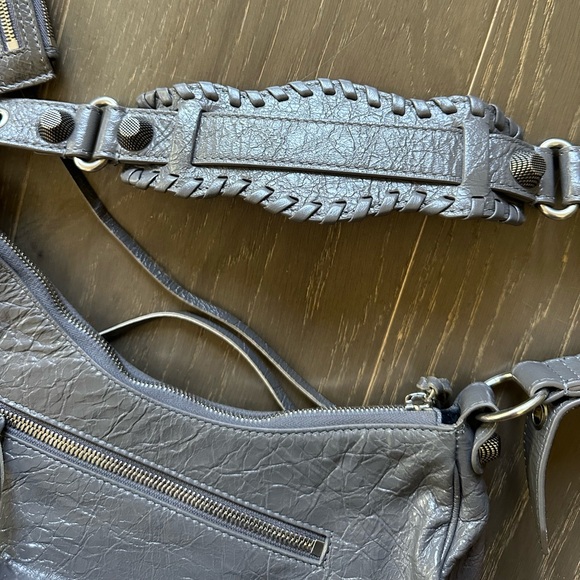 BALENCIAGA SMALL LE CAGOLE SHOULDER BAG IN GREY WITH AGED SILVER HARDWARE - Picture 10 of 16